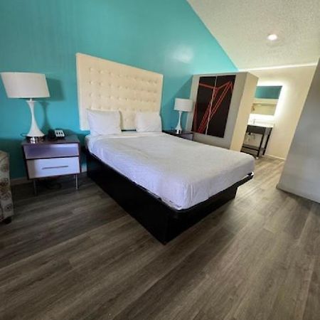 Howard Johnson By Wyndham Phoenix Airport/Downtown Area Екстериор снимка